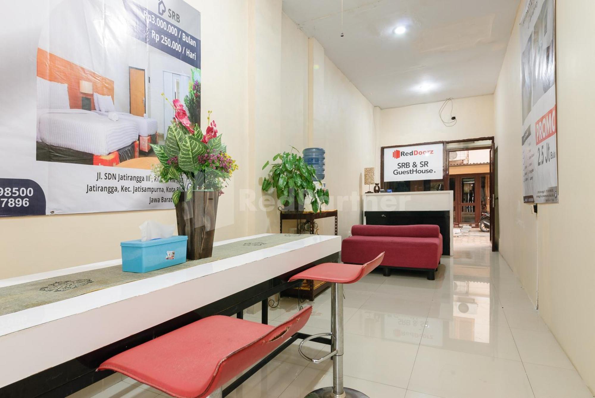 Sr Residence Near Mall Ciputra Cibubur Mitra Reddoorz Bekasi Buitenkant foto