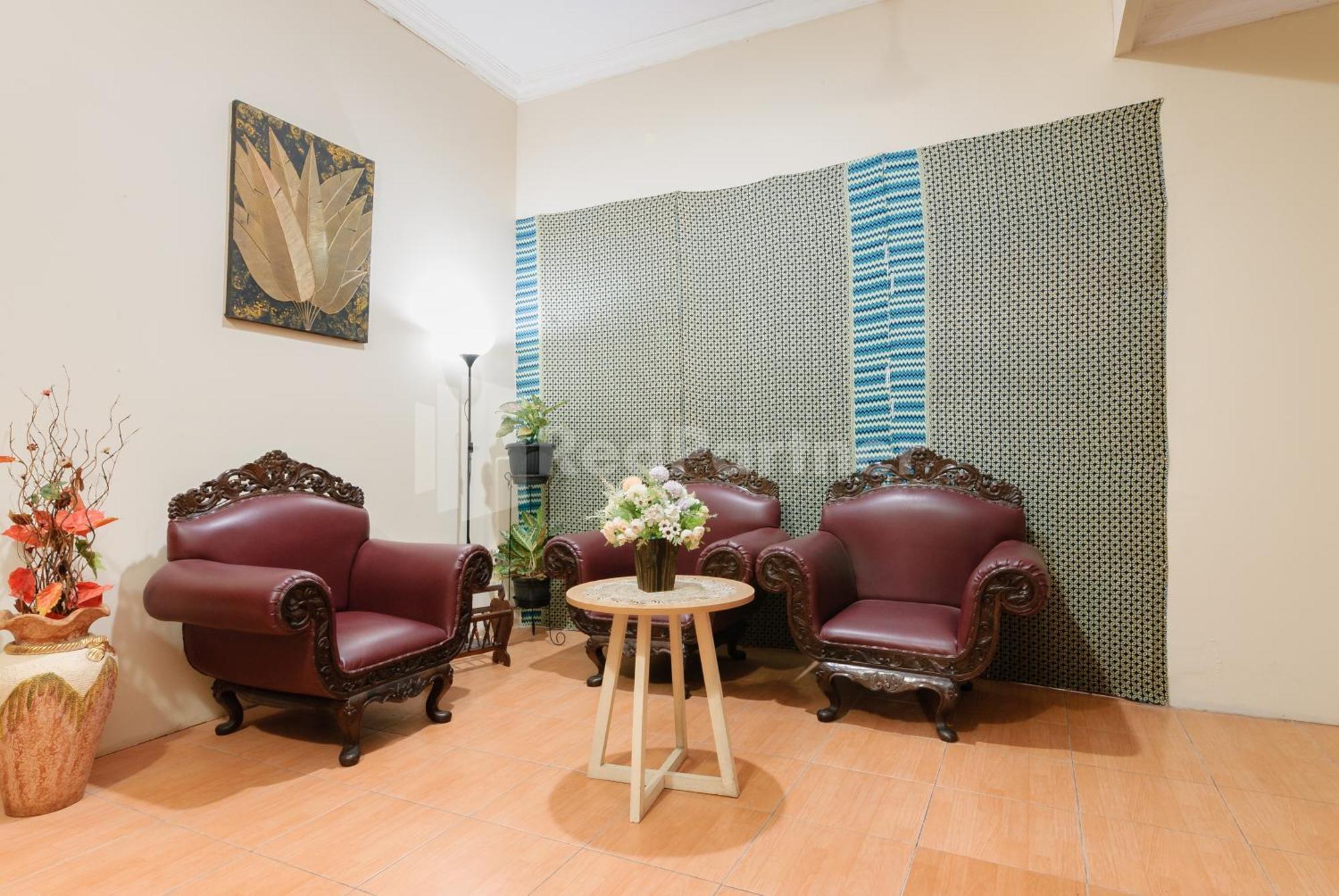 Sr Residence Near Mall Ciputra Cibubur Mitra Reddoorz Bekasi Buitenkant foto