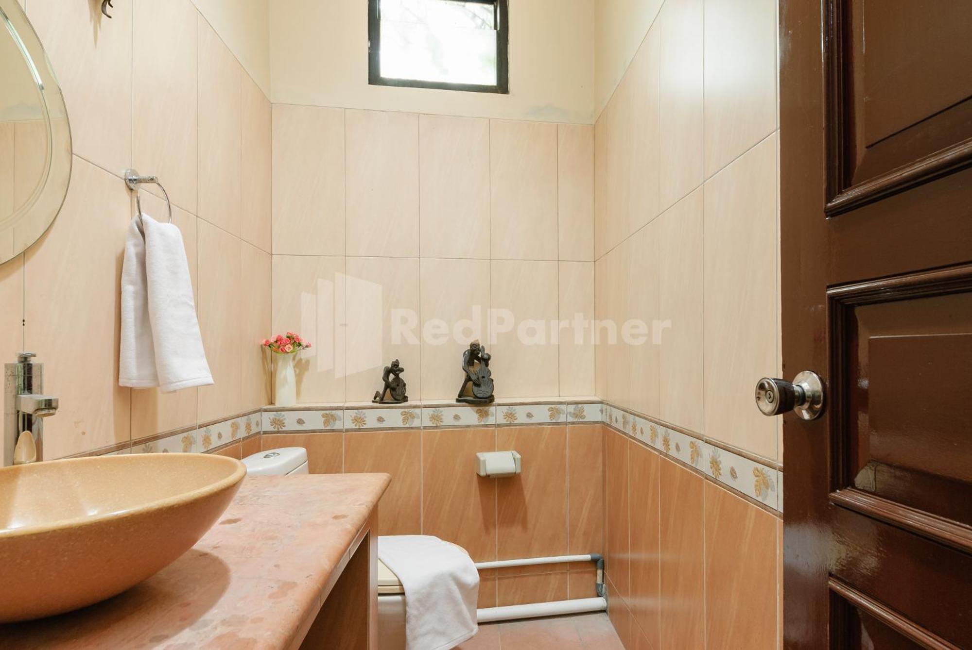 Sr Residence Near Mall Ciputra Cibubur Mitra Reddoorz Bekasi Buitenkant foto