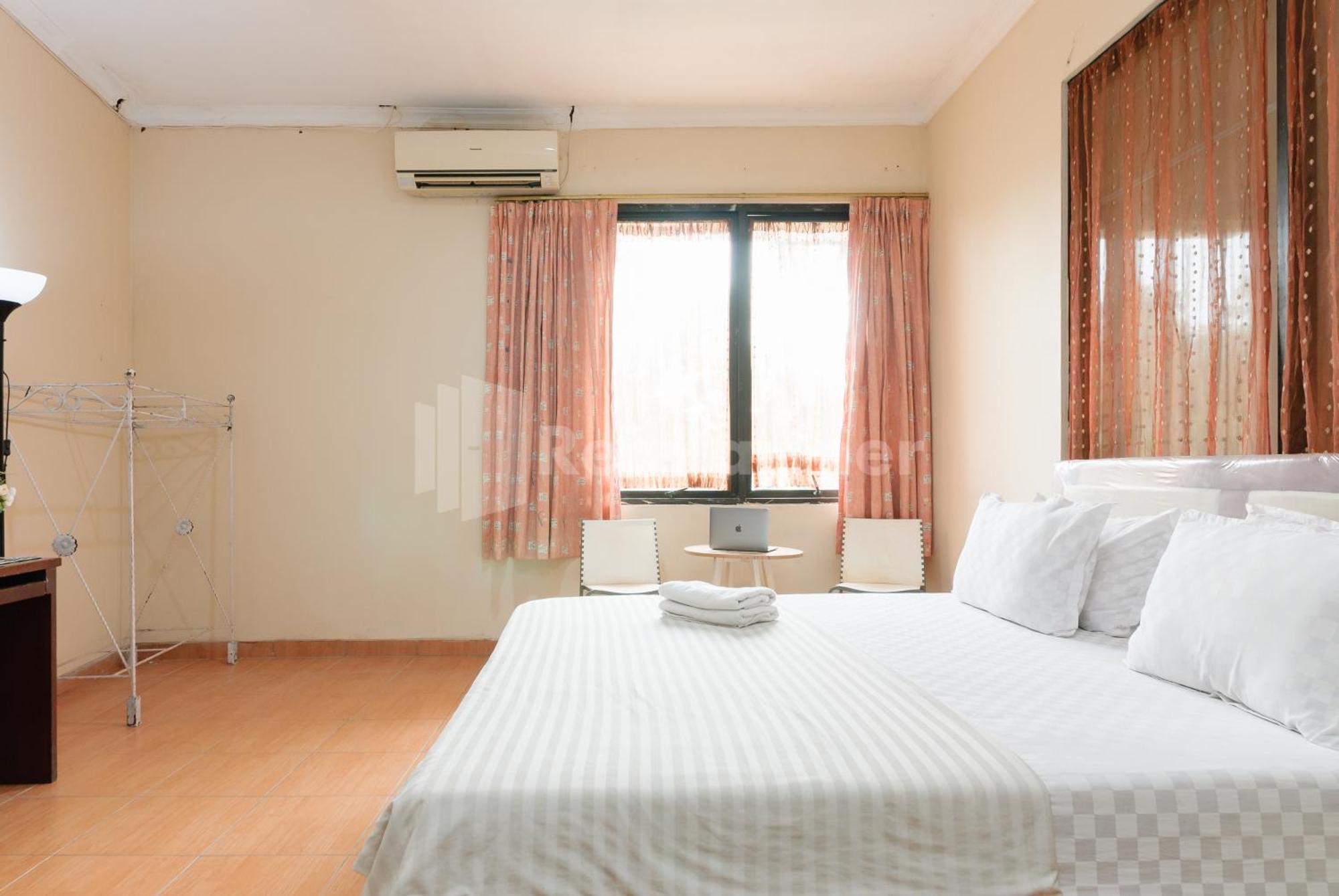 Sr Residence Near Mall Ciputra Cibubur Mitra Reddoorz Bekasi Buitenkant foto