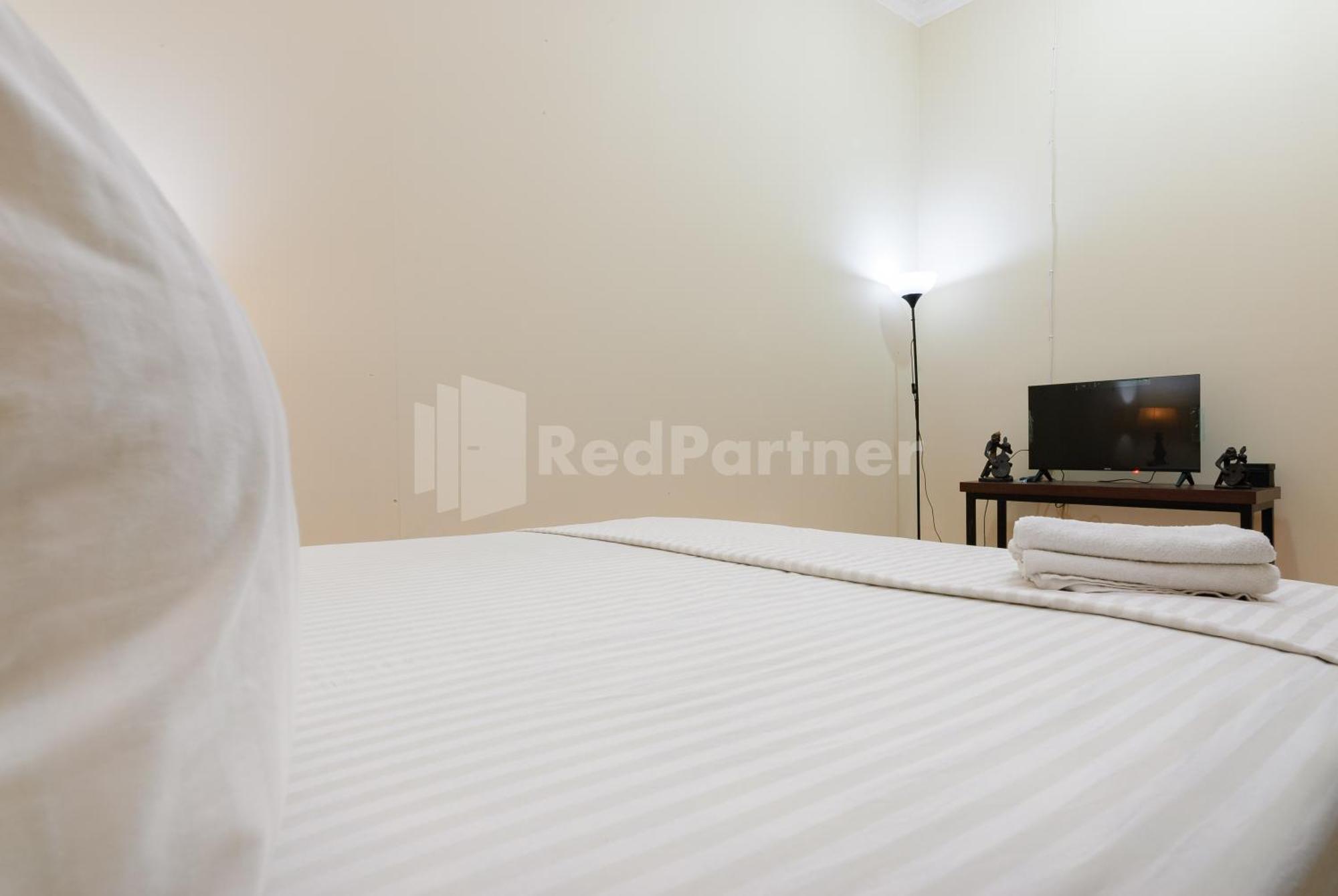 Sr Residence Near Mall Ciputra Cibubur Mitra Reddoorz Bekasi Buitenkant foto