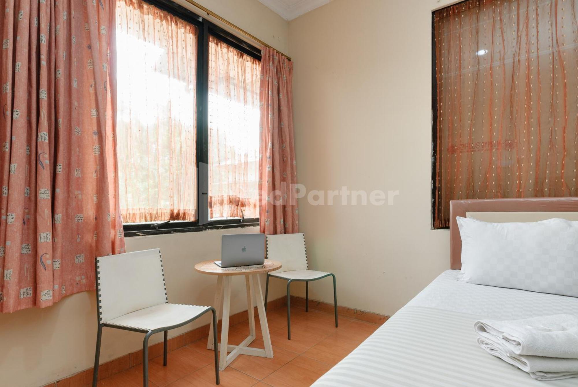 Sr Residence Near Mall Ciputra Cibubur Mitra Reddoorz Bekasi Buitenkant foto